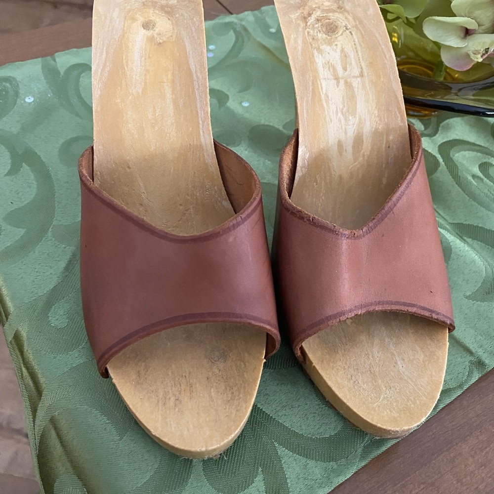 Vintage Tan Leather Women's Heels - Picture 8 of 8